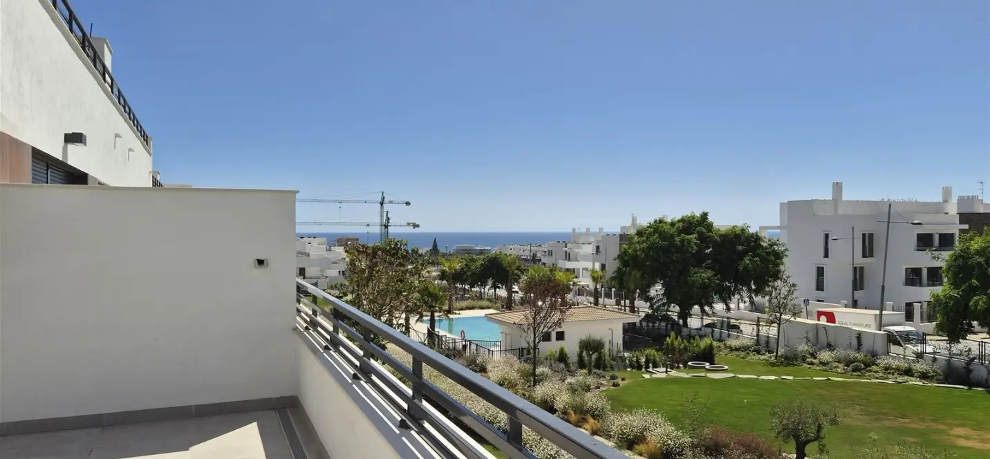 Продажа апартаментов на среднем этаже в Estepona 0