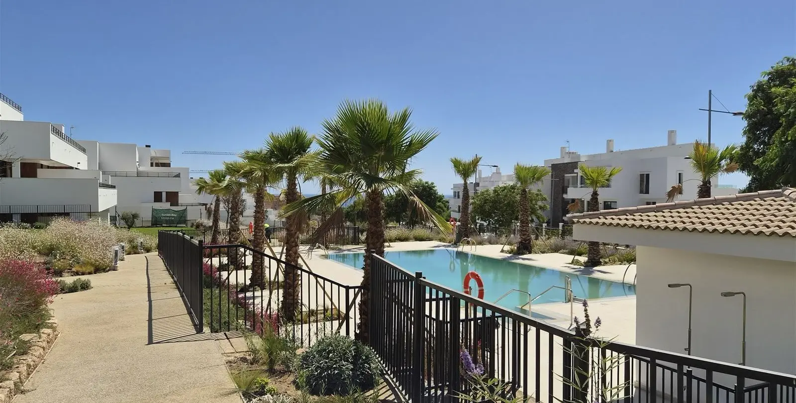 Продажа апартаментов на среднем этаже в Estepona 2