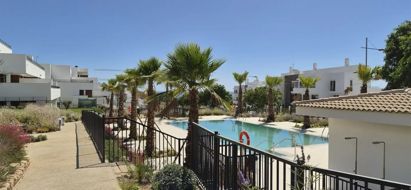 Продажа апартаментов на среднем этаже в Estepona 1