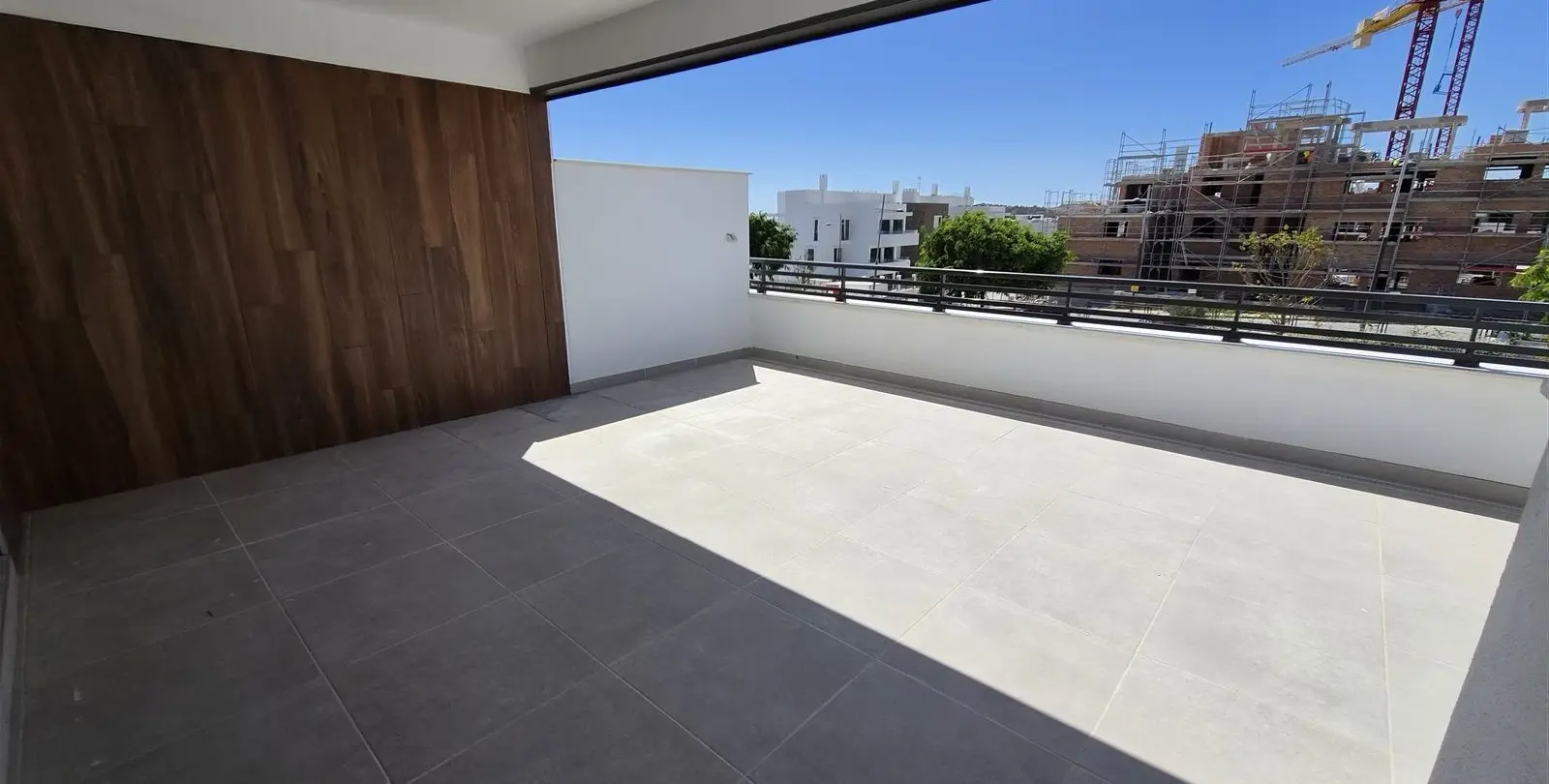 Продажа апартаментов на среднем этаже в Estepona 4