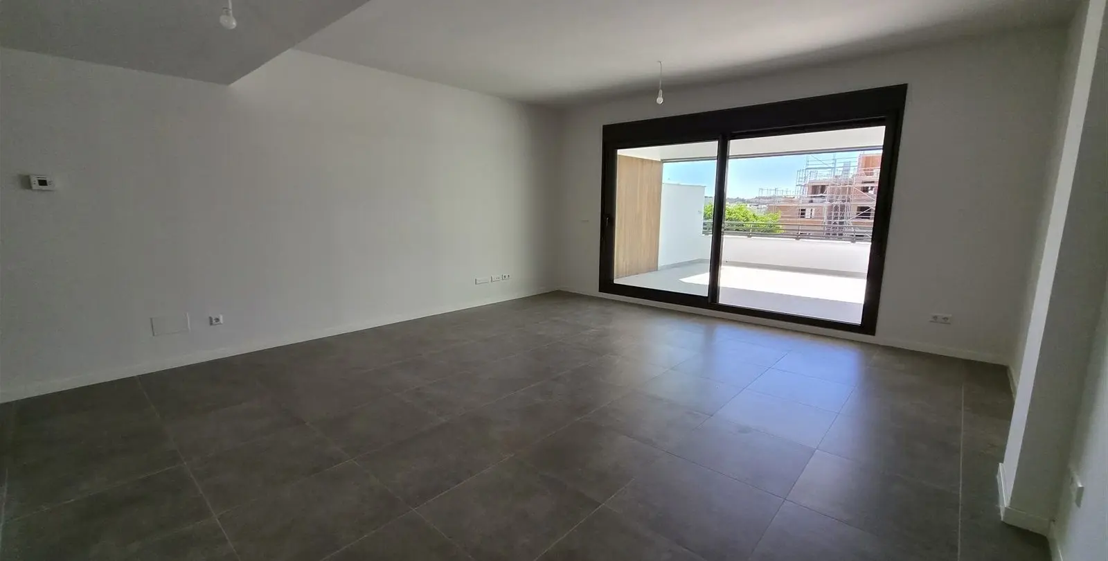 Продажа апартаментов на среднем этаже в Estepona 5