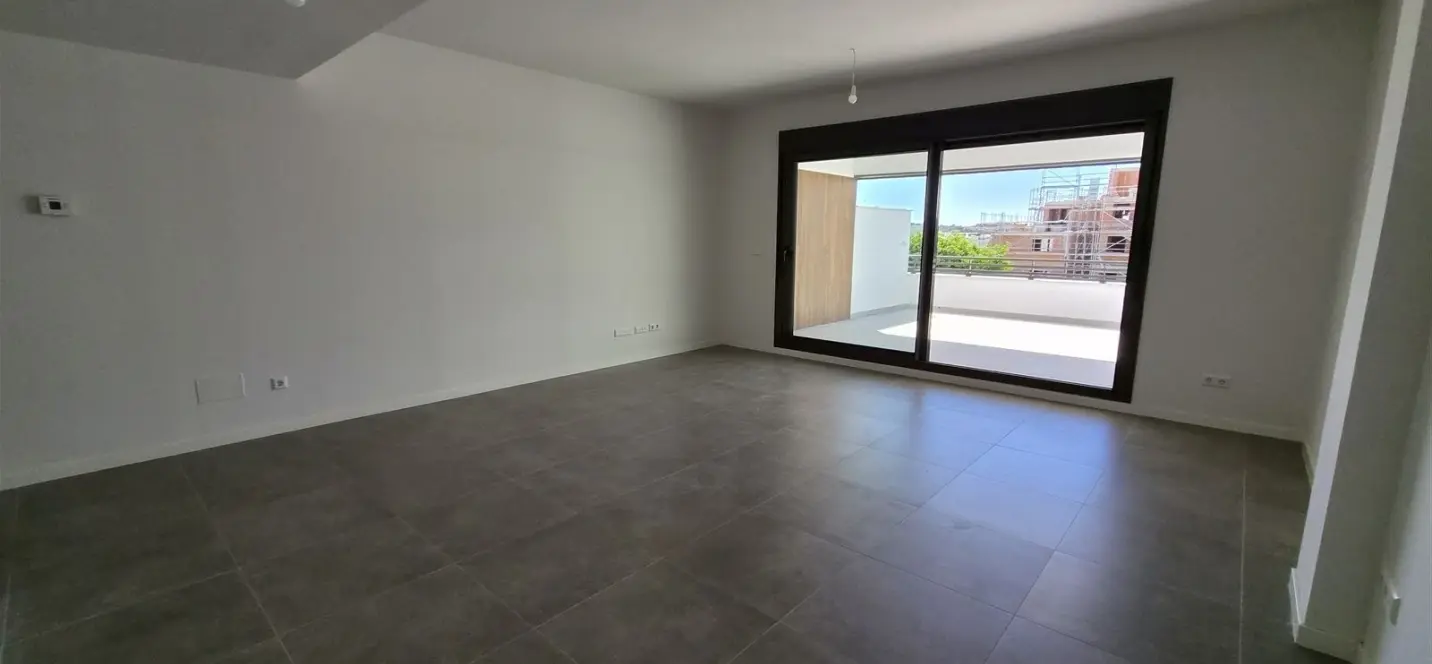 Продажа апартаментов на среднем этаже в Estepona 4