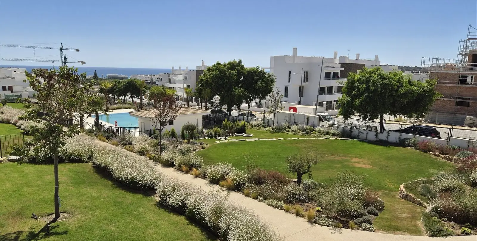 Продажа апартаментов на среднем этаже в Estepona 11