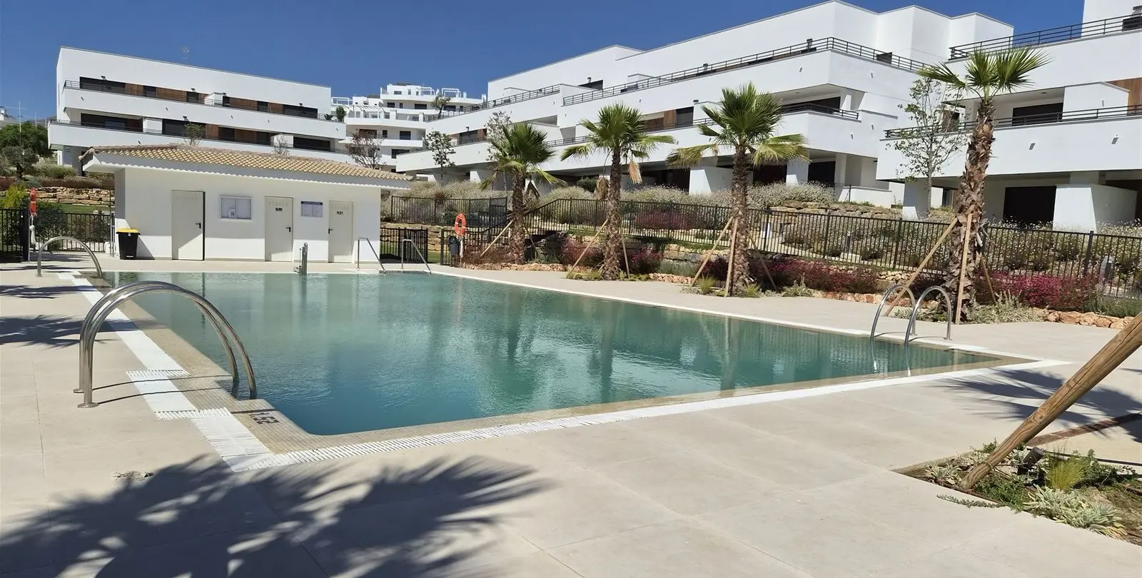 Продажа апартаментов на среднем этаже в Estepona 23