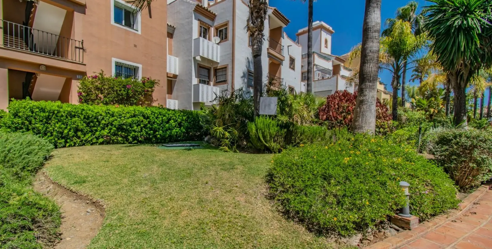 Продажа апартаментов на первом этаже в Guadalmina Alta 11