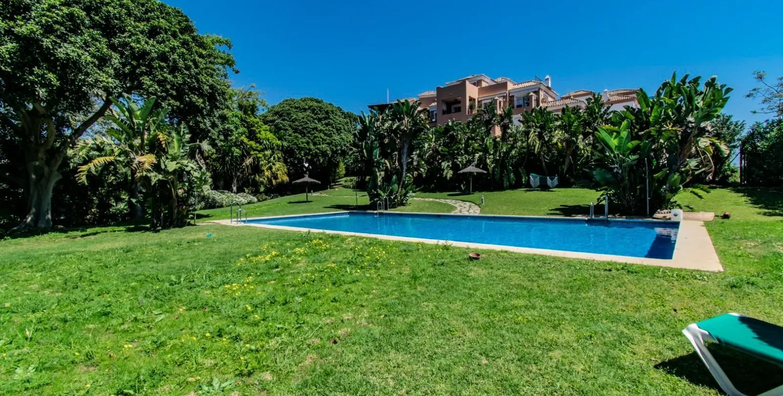Продажа апартаментов на первом этаже в Guadalmina Alta 15
