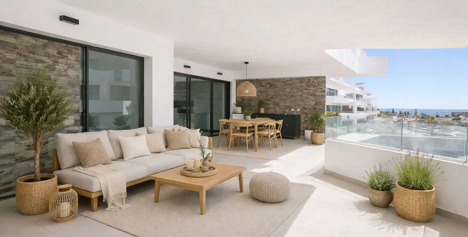 Venta de apartamento en planta media en Estepona 2
