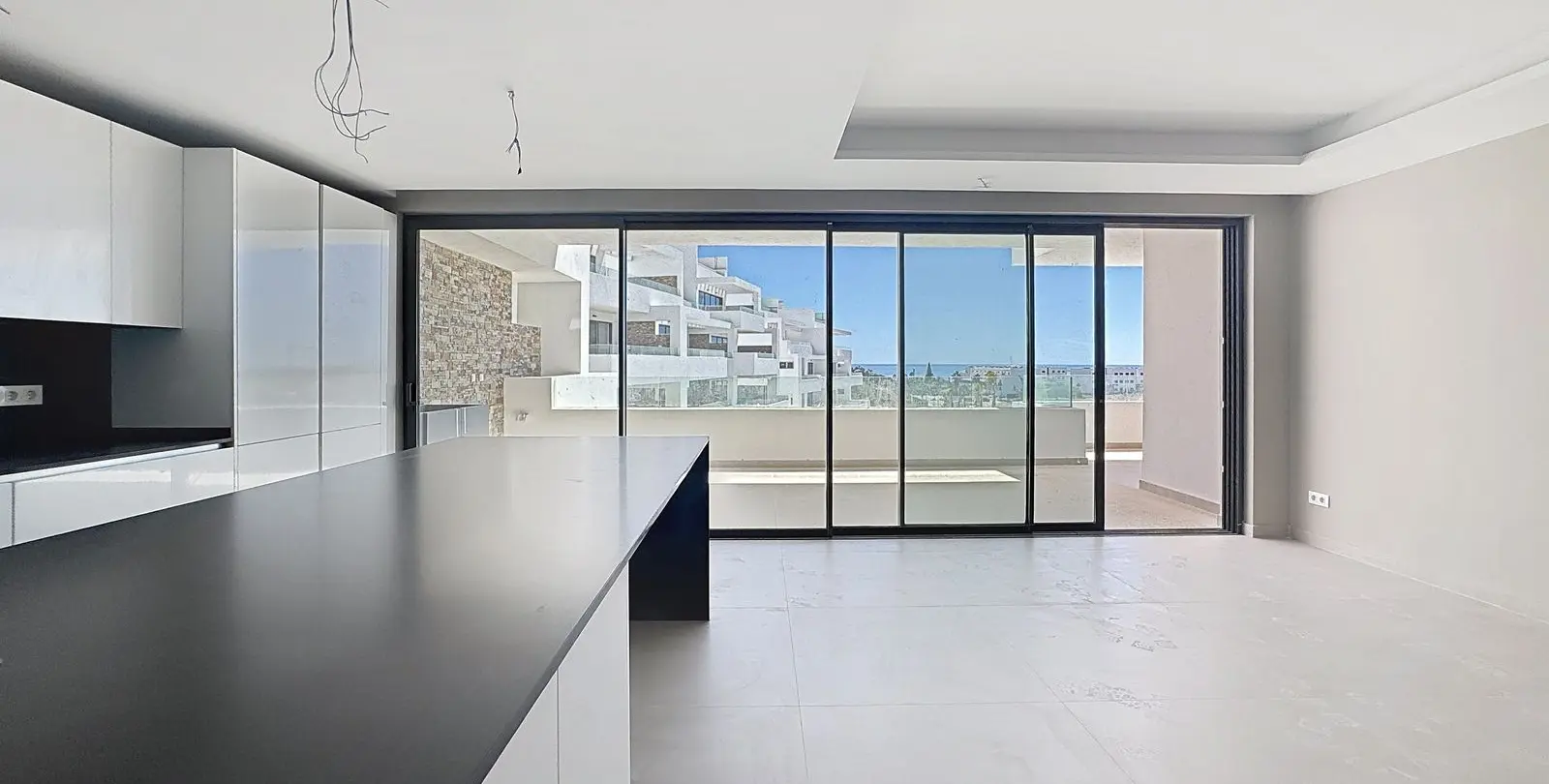 Venta de apartamento en planta media en Estepona 4
