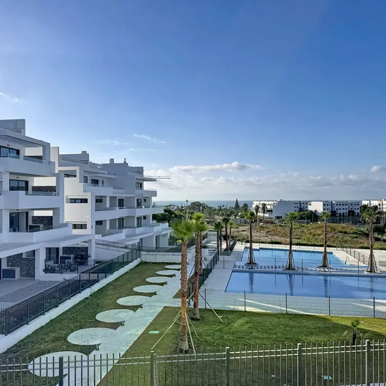 Продажа апартаментов на среднем этаже в Estepona