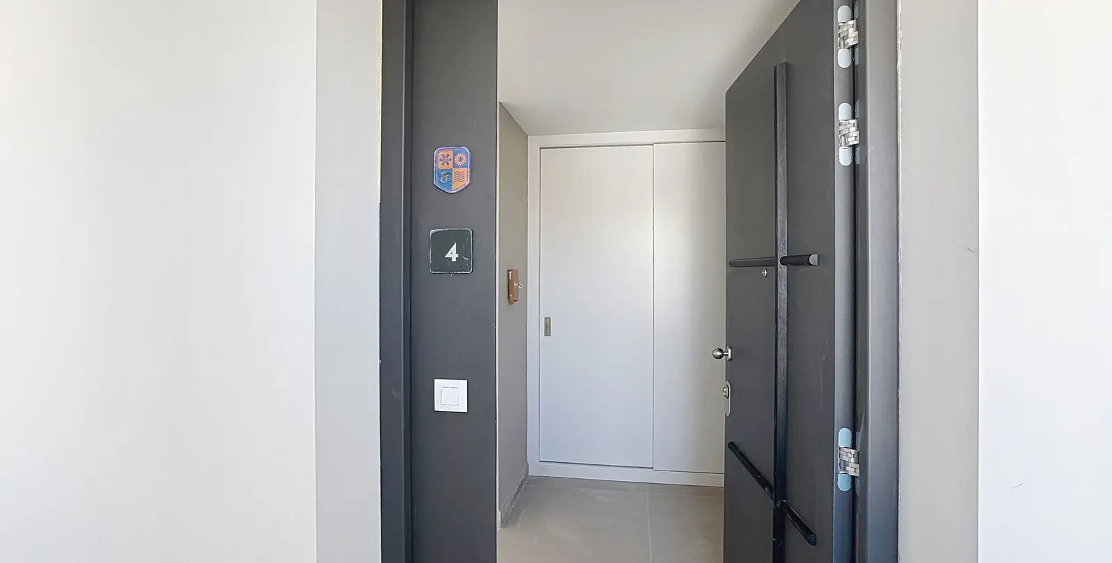 Venta de apartamento en planta media en Estepona 10