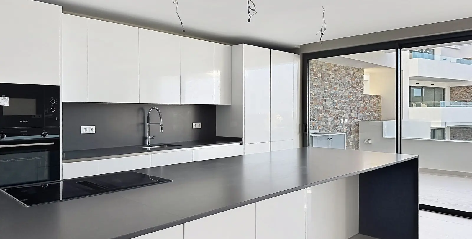 Venta de apartamento en planta media en Estepona 17