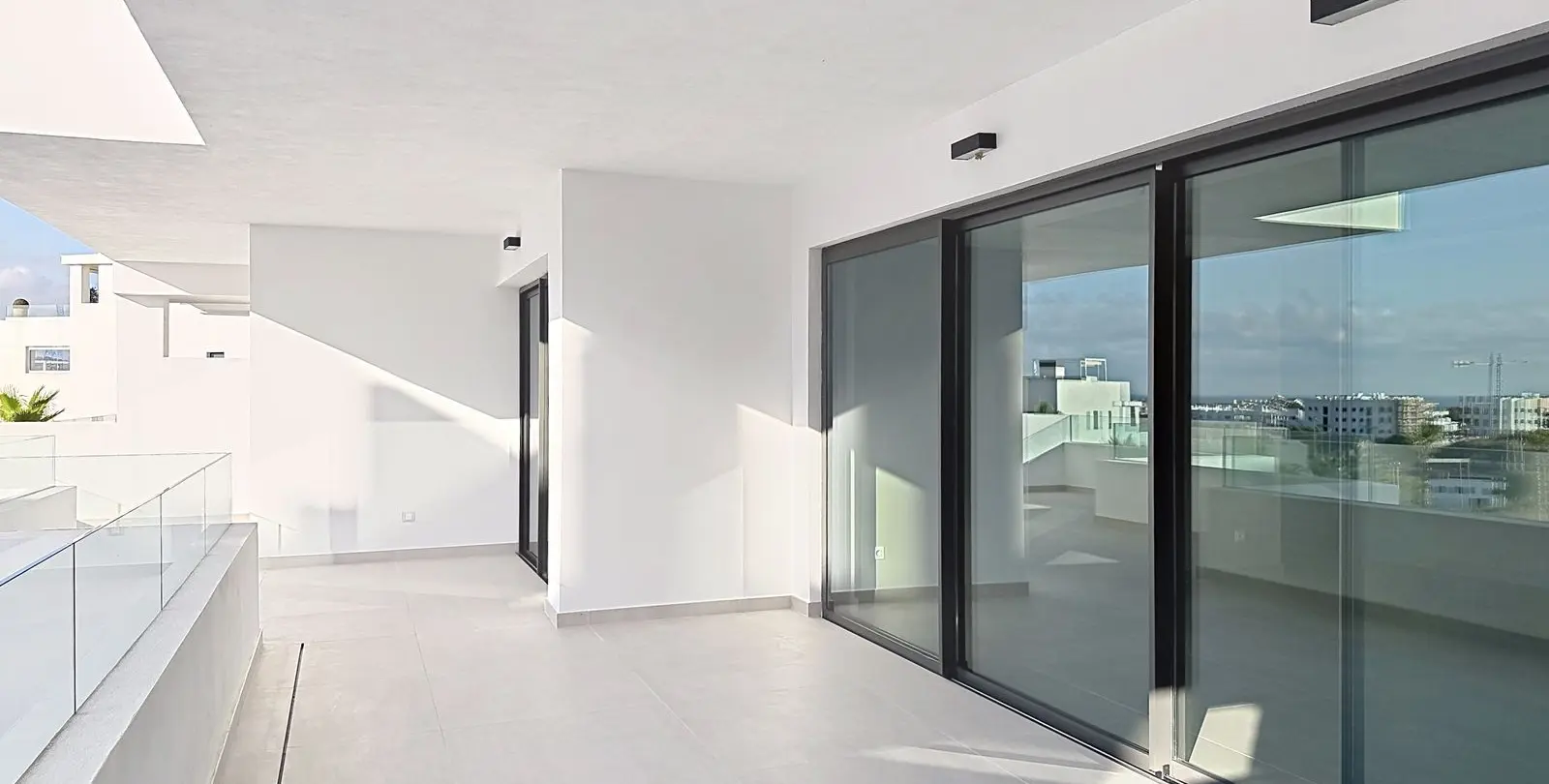 Venta de apartamento en planta media en Estepona 21
