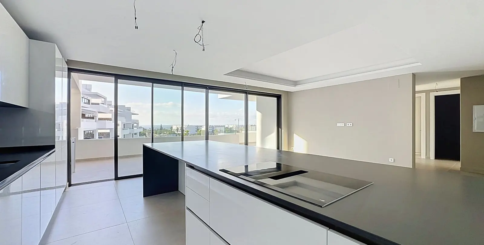 Venta de apartamento en planta media en Estepona 24