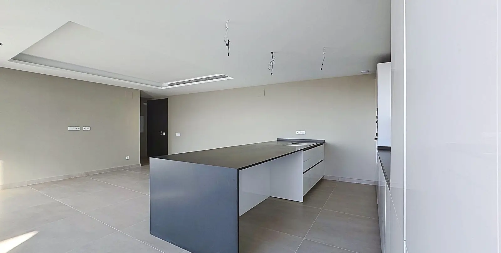 Venta de apartamento en planta media en Estepona 25