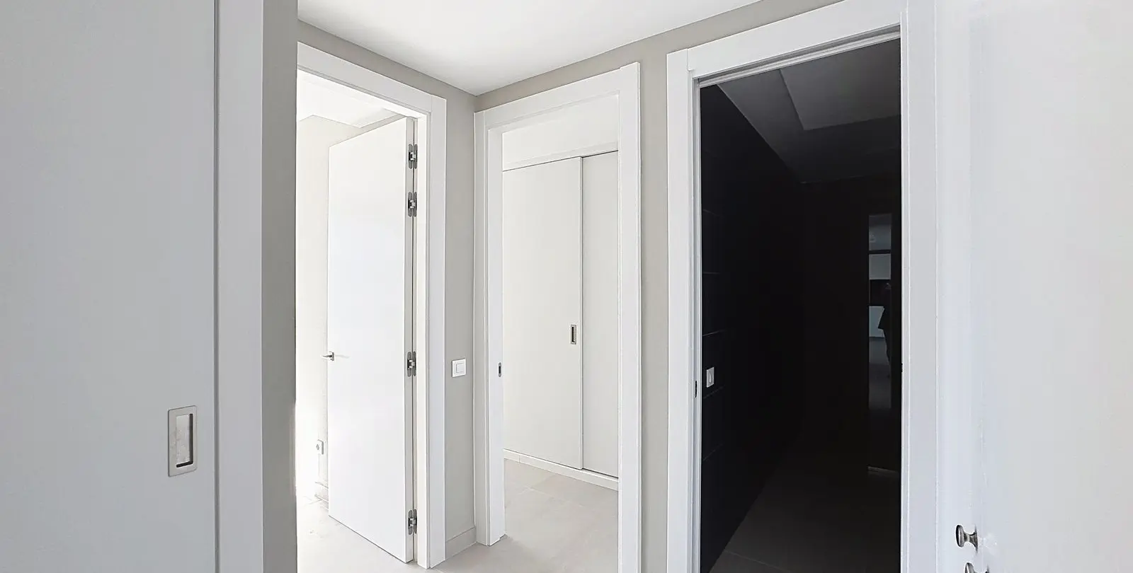 Venta de apartamento en planta media en Estepona 28