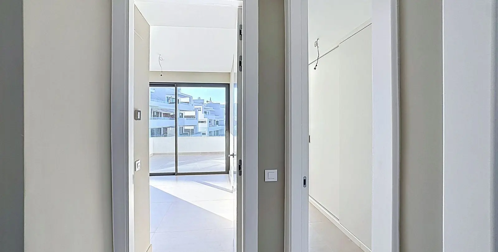 Venta de apartamento en planta media en Estepona 29