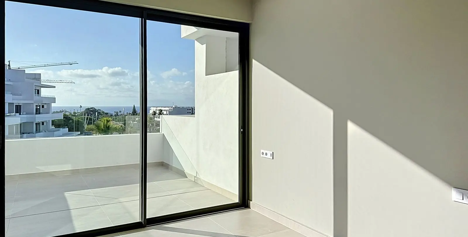 Venta de apartamento en planta media en Estepona 33