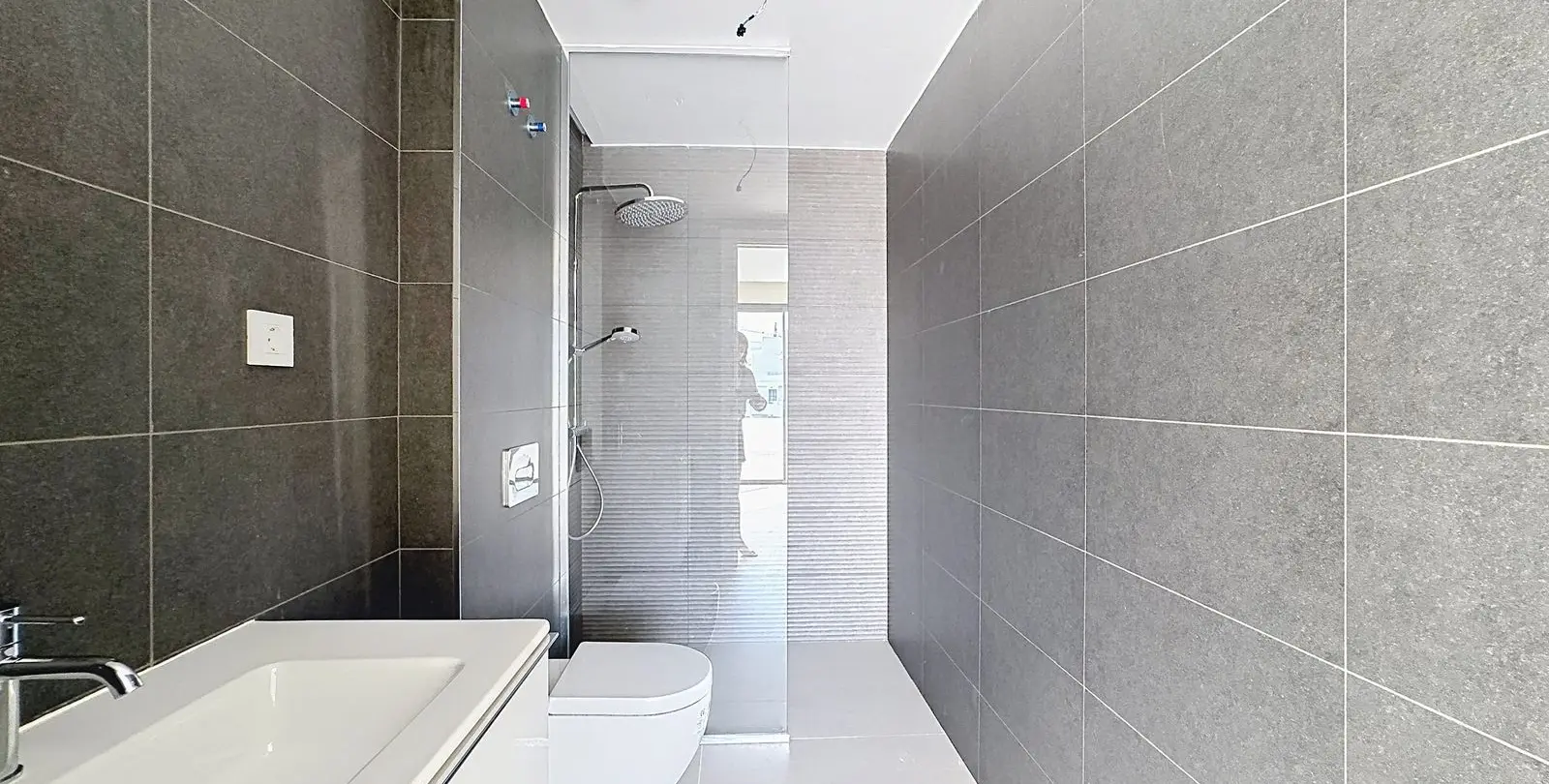 Venta de apartamento en planta media en Estepona 34