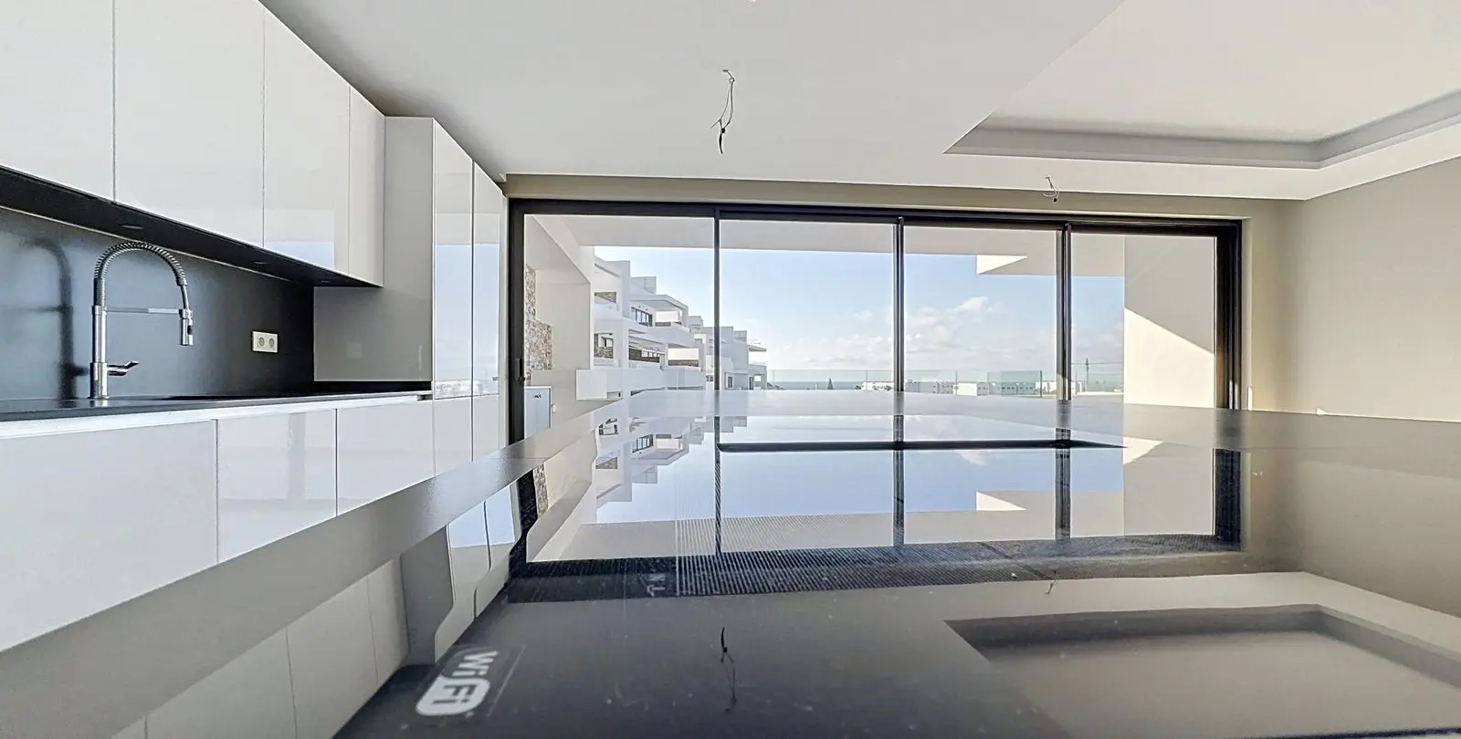 Venta de apartamento en planta media en Estepona 41