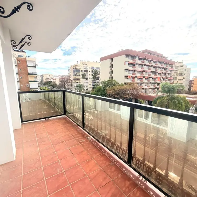 Sale of middle floor apartment in Marbella