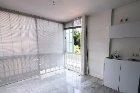 Image 4 thumb