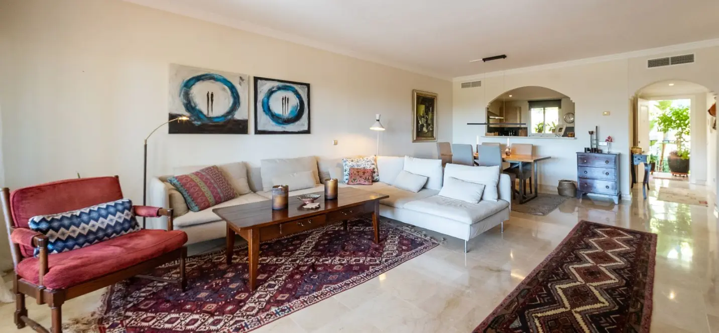 Sale of middle floor apartment in Atalaya 2