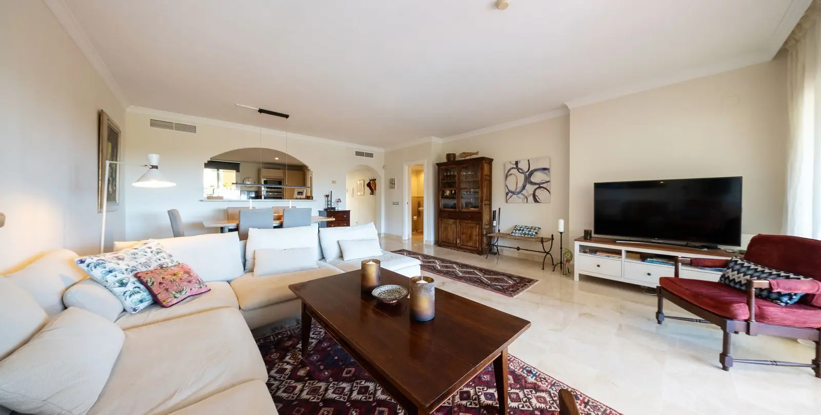 Sale of middle floor apartment in Atalaya 5