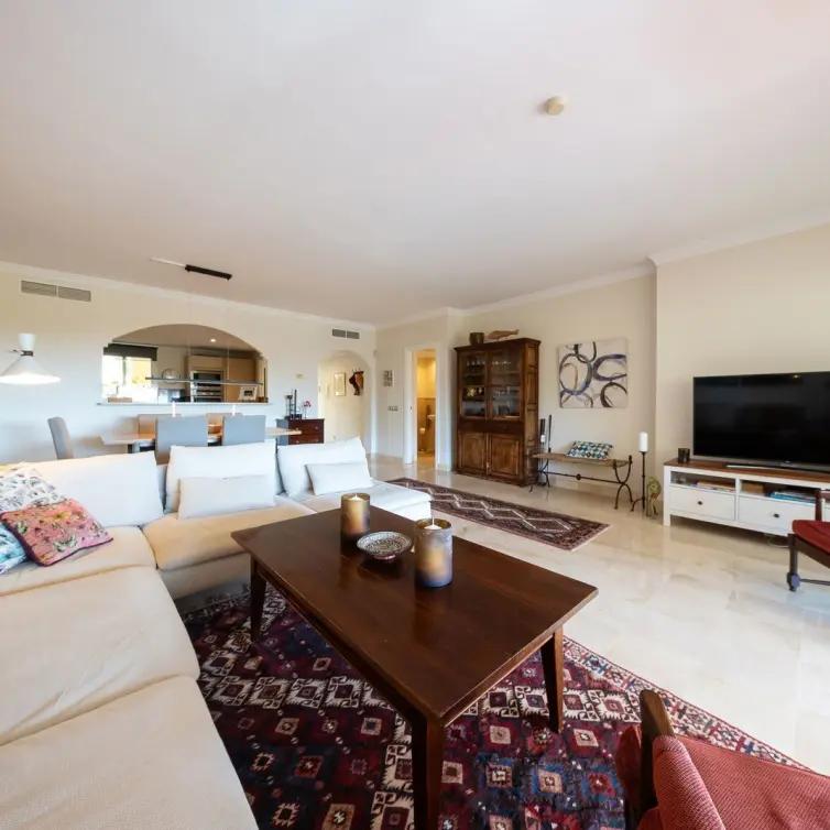 Sale of middle floor apartment in Atalaya