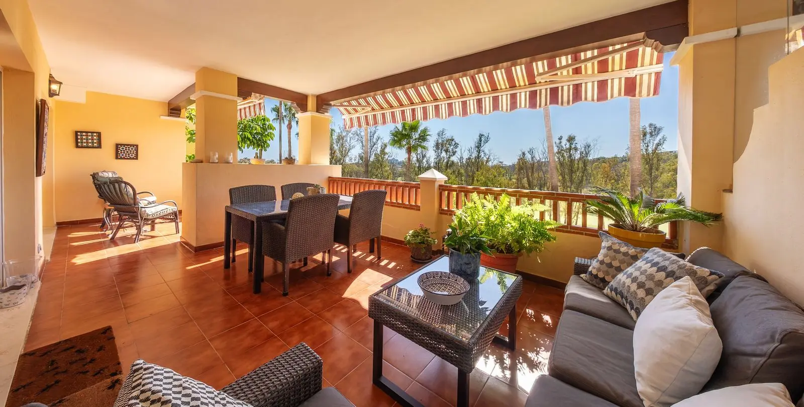 Sale of middle floor apartment in Atalaya 19