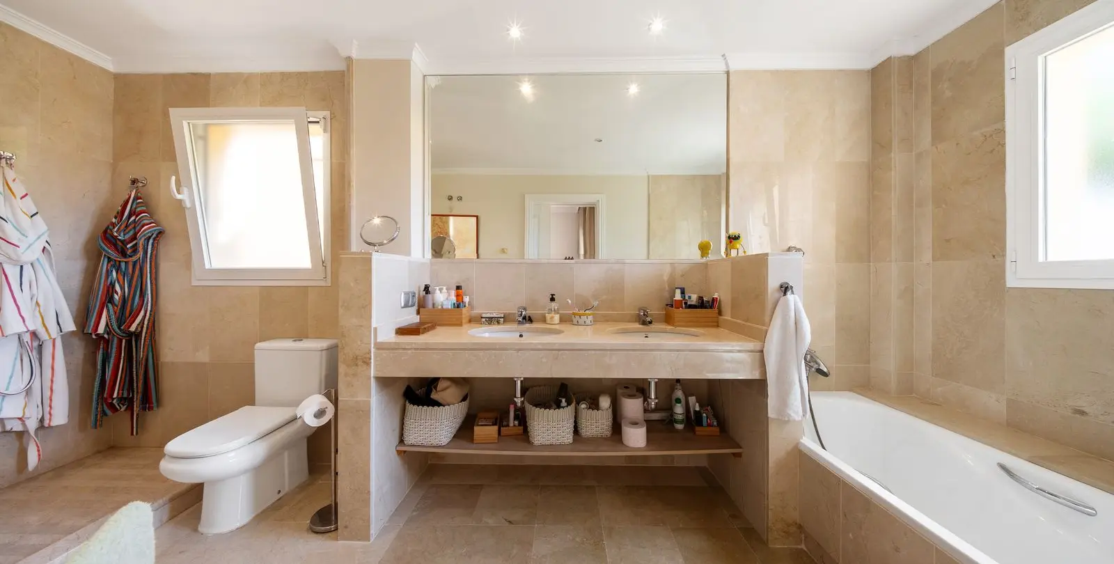 Sale of middle floor apartment in Atalaya 21