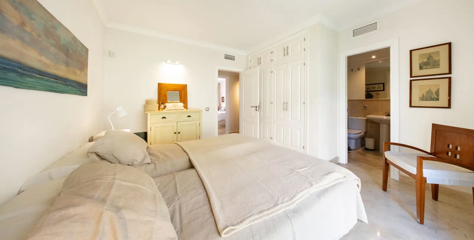 Sale of middle floor apartment in Atalaya 23