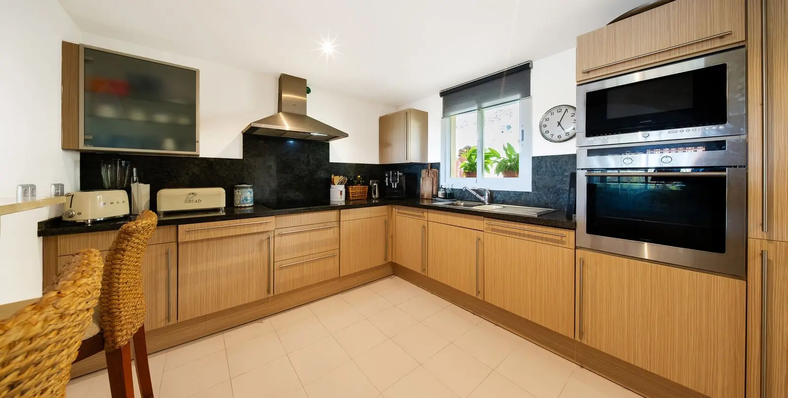 Sale of middle floor apartment in Atalaya 31