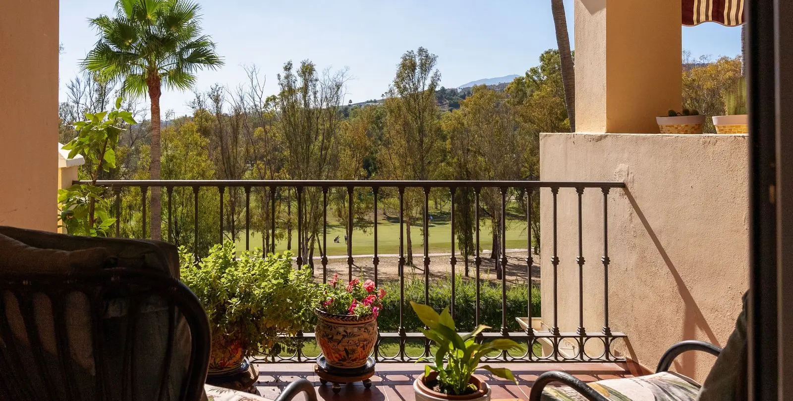 Sale of middle floor apartment in Atalaya 33