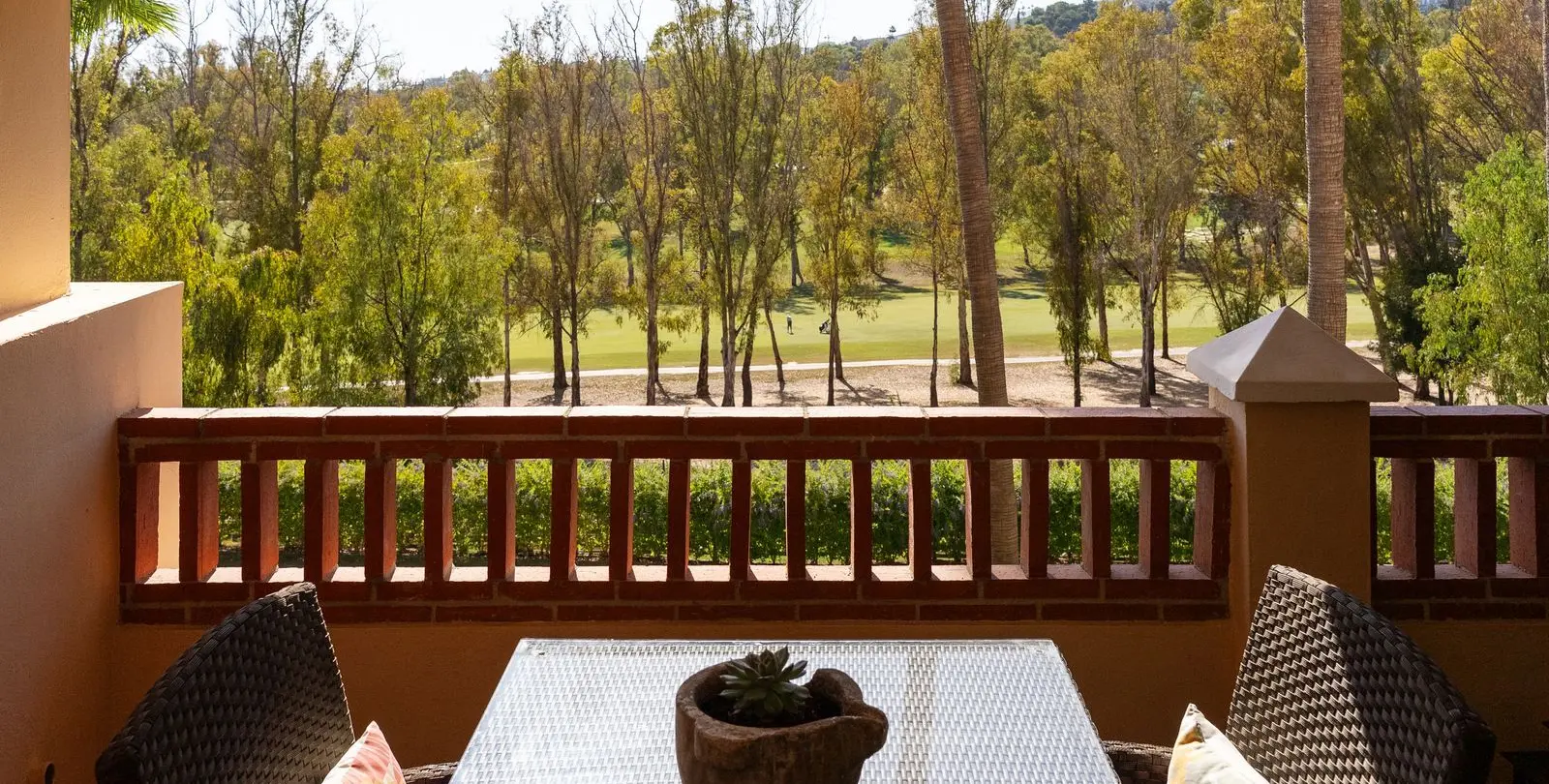 Sale of middle floor apartment in Atalaya 34