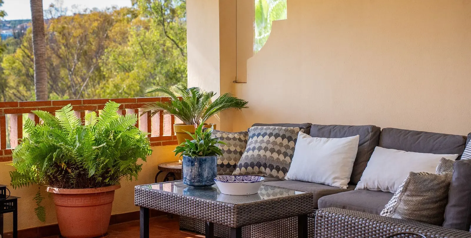 Sale of middle floor apartment in Atalaya 38