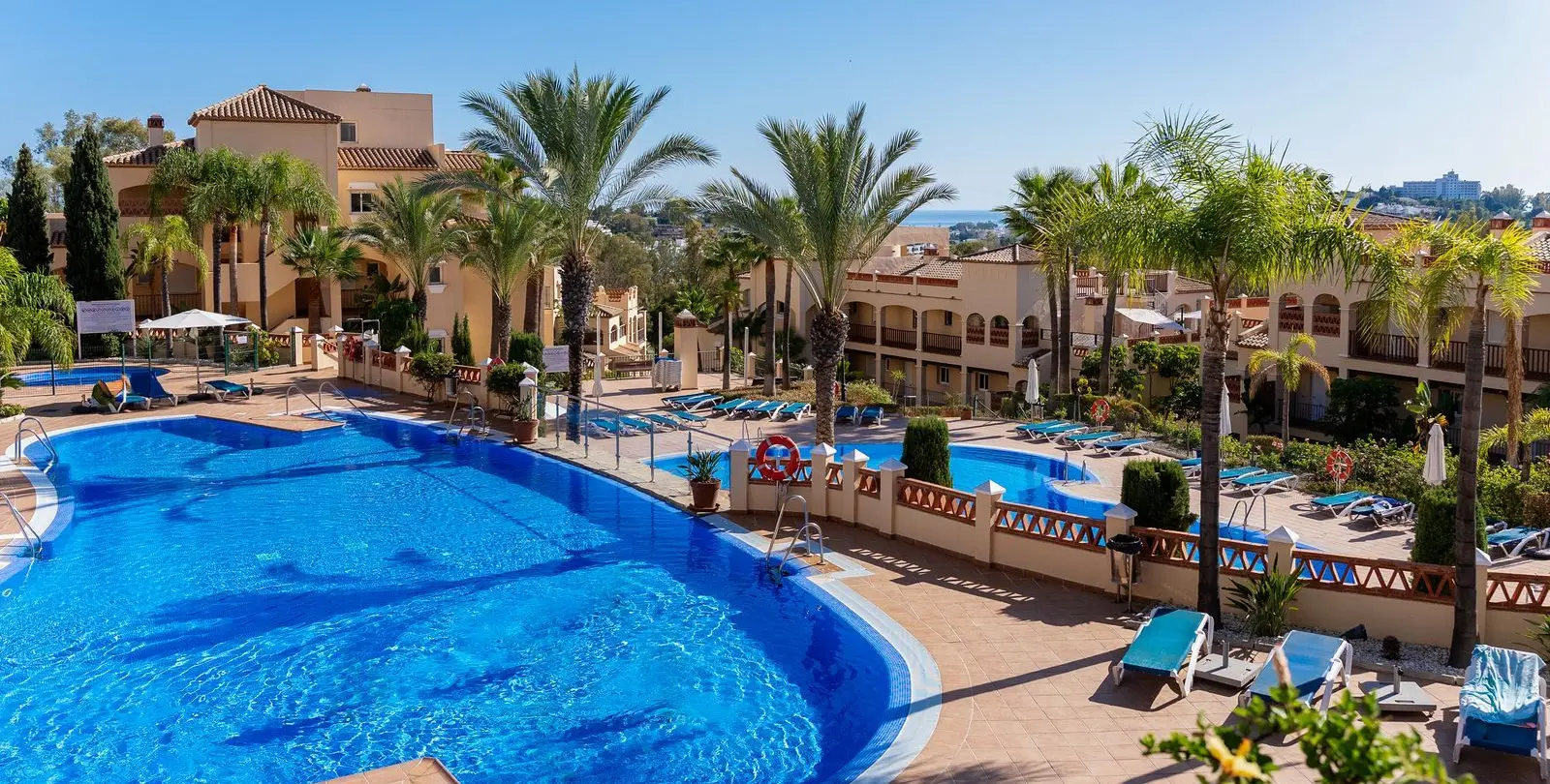 Sale of middle floor apartment in Atalaya 57