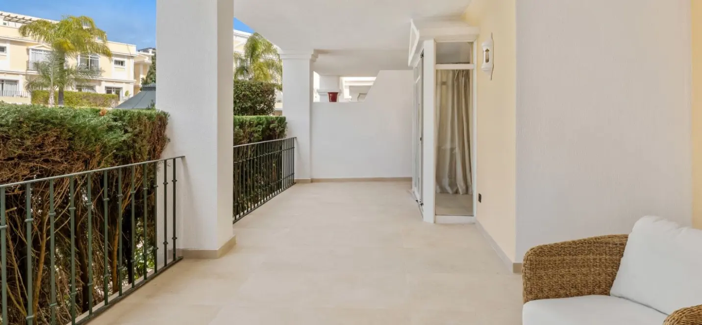 Sale of middle floor apartment in Nueva Andalucía 1