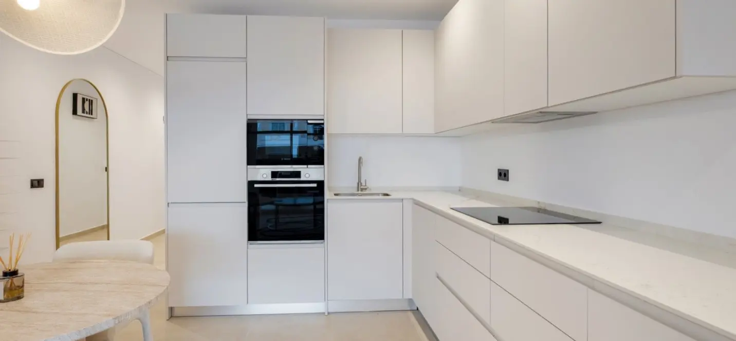 Sale of middle floor apartment in Nueva Andalucía 3