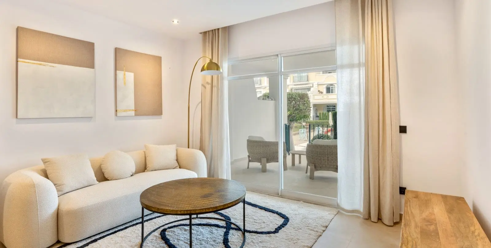 Sale of middle floor apartment in Nueva Andalucía 5