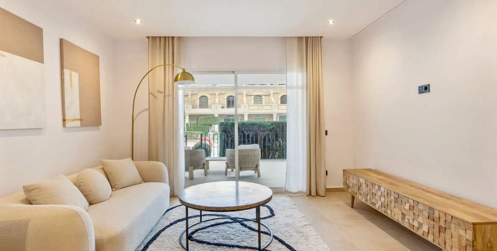 Sale of middle floor apartment in Nueva Andalucía 6