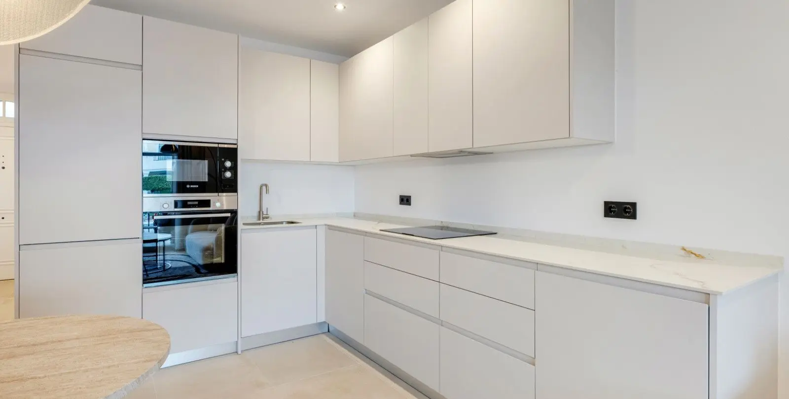 Sale of middle floor apartment in Nueva Andalucía 10