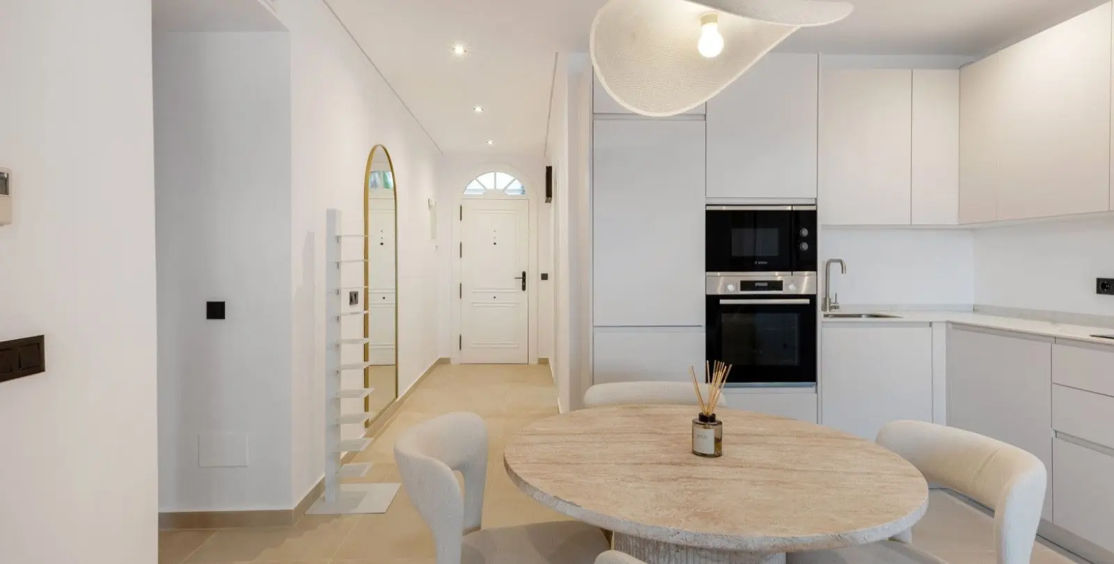 Sale of middle floor apartment in Nueva Andalucía 13