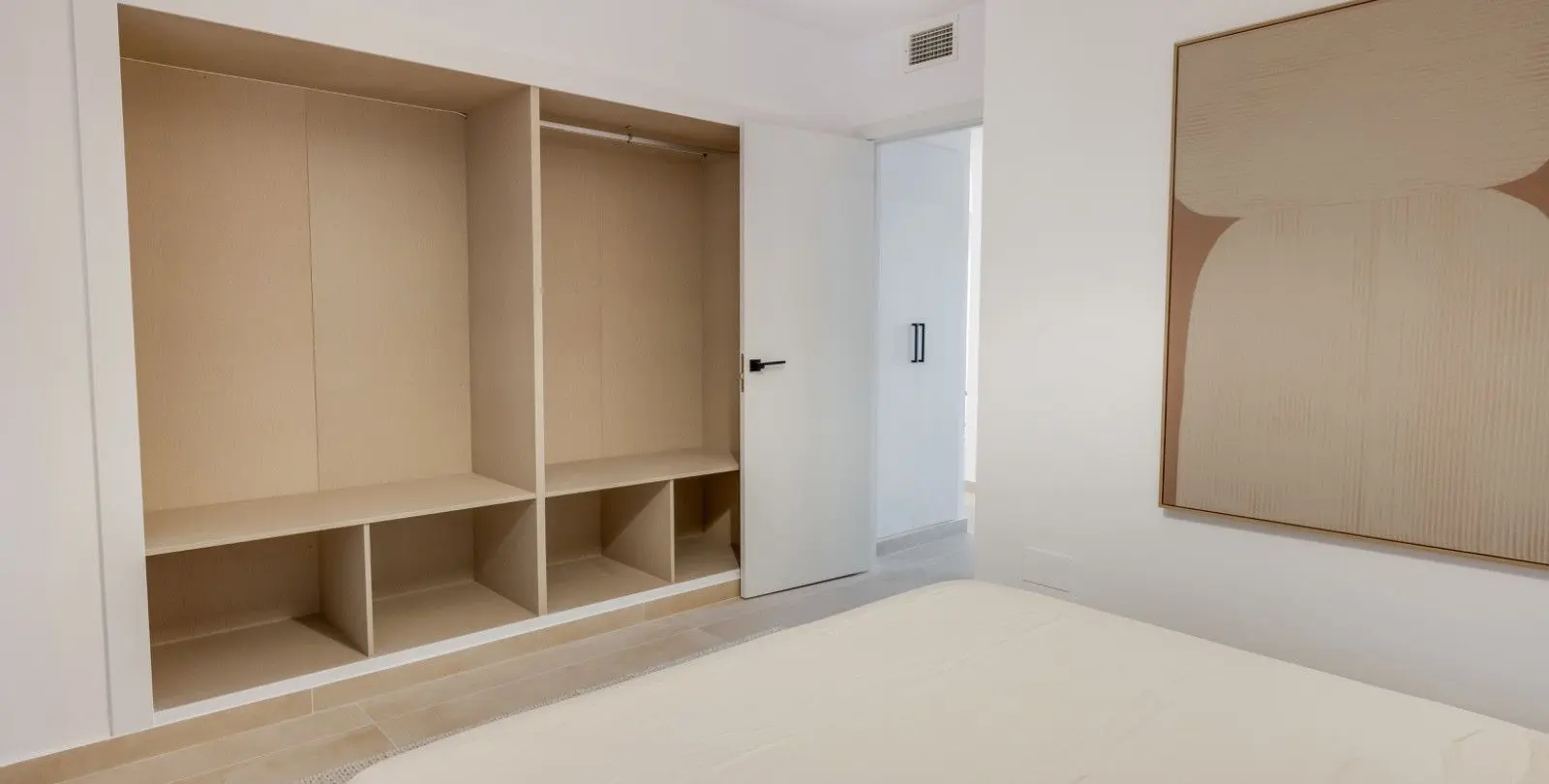 Sale of middle floor apartment in Nueva Andalucía 21