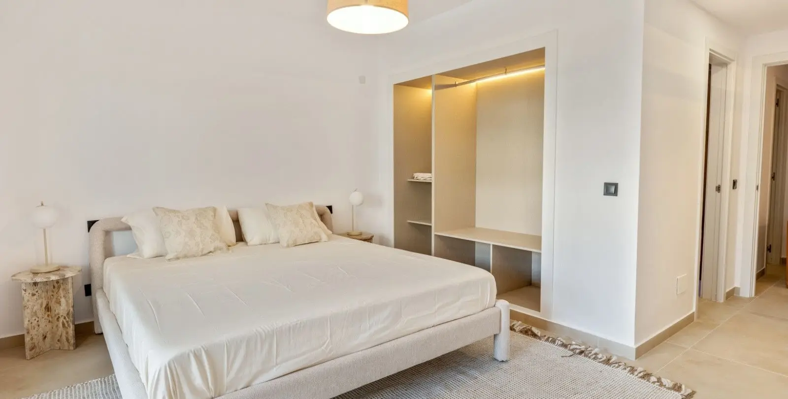 Sale of middle floor apartment in Nueva Andalucía 26