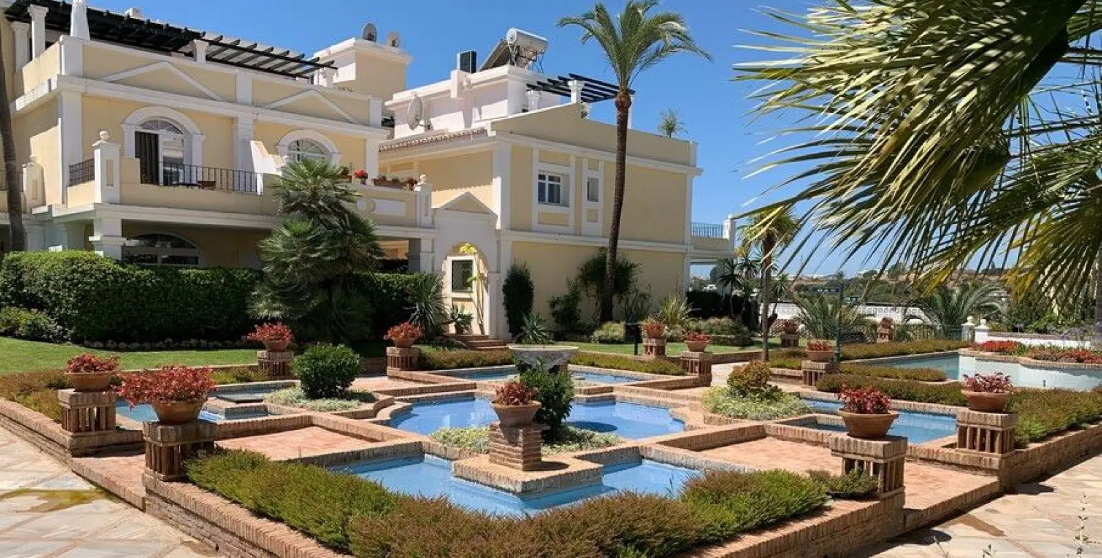Sale of middle floor apartment in Nueva Andalucía 41
