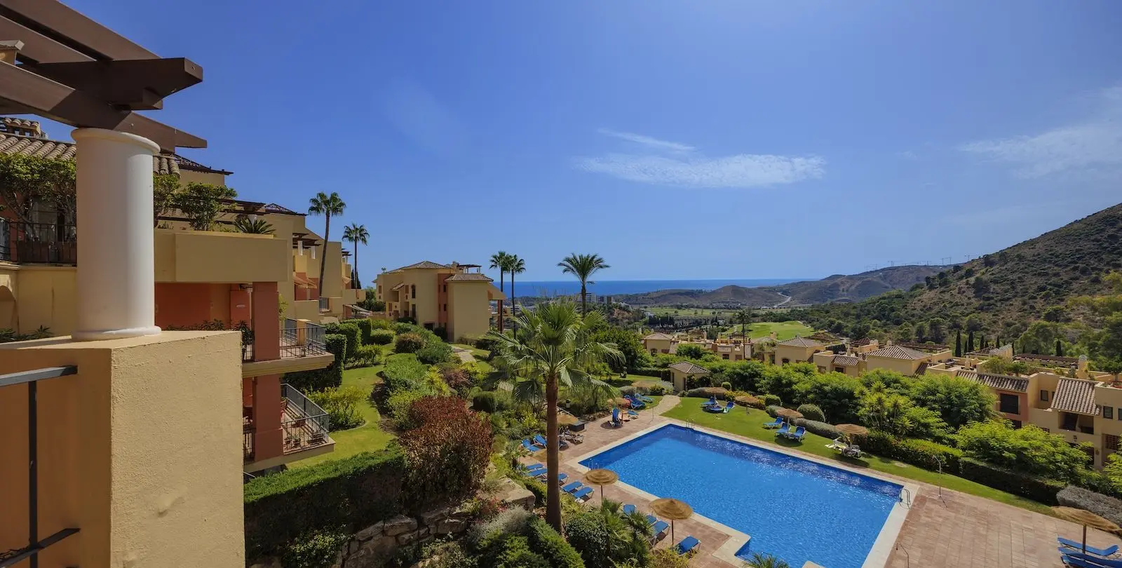 Sale of penthouse in Los Arqueros 1