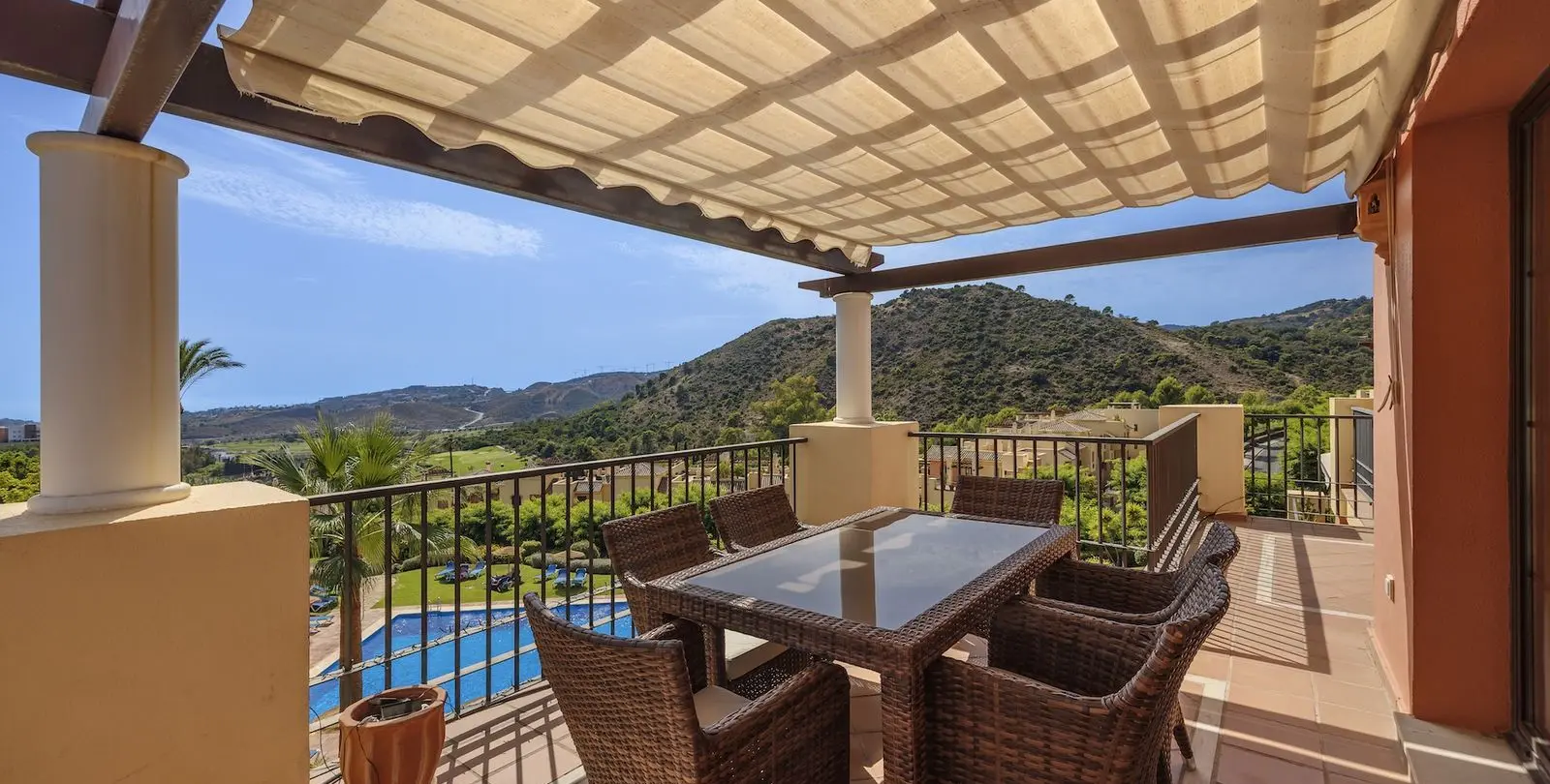 Sale of penthouse in Los Arqueros 7