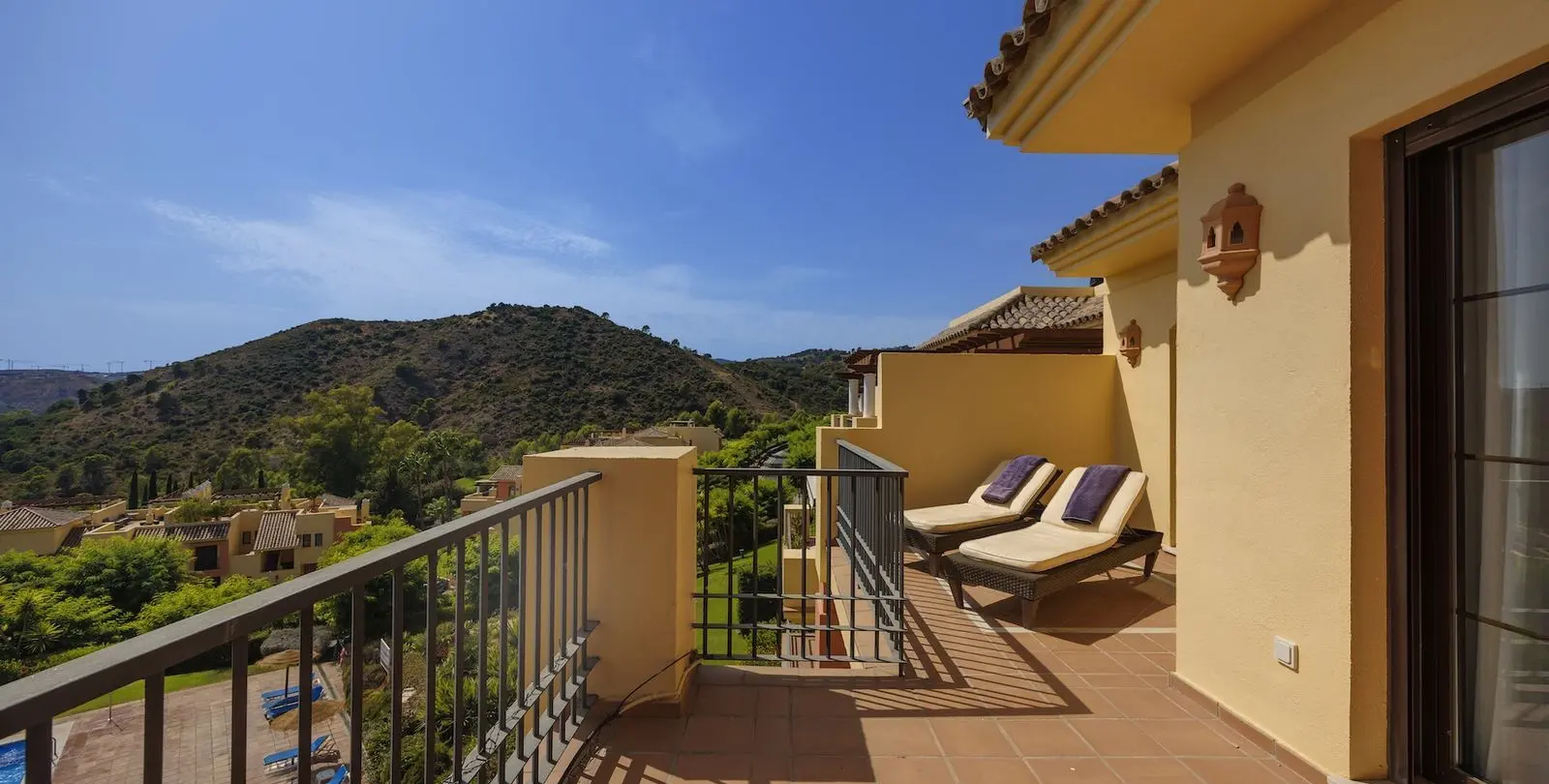 Sale of penthouse in Los Arqueros 11