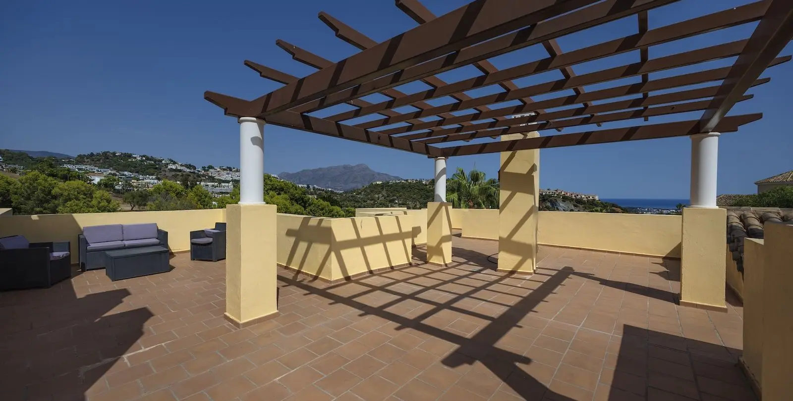 Sale of penthouse in Los Arqueros 12