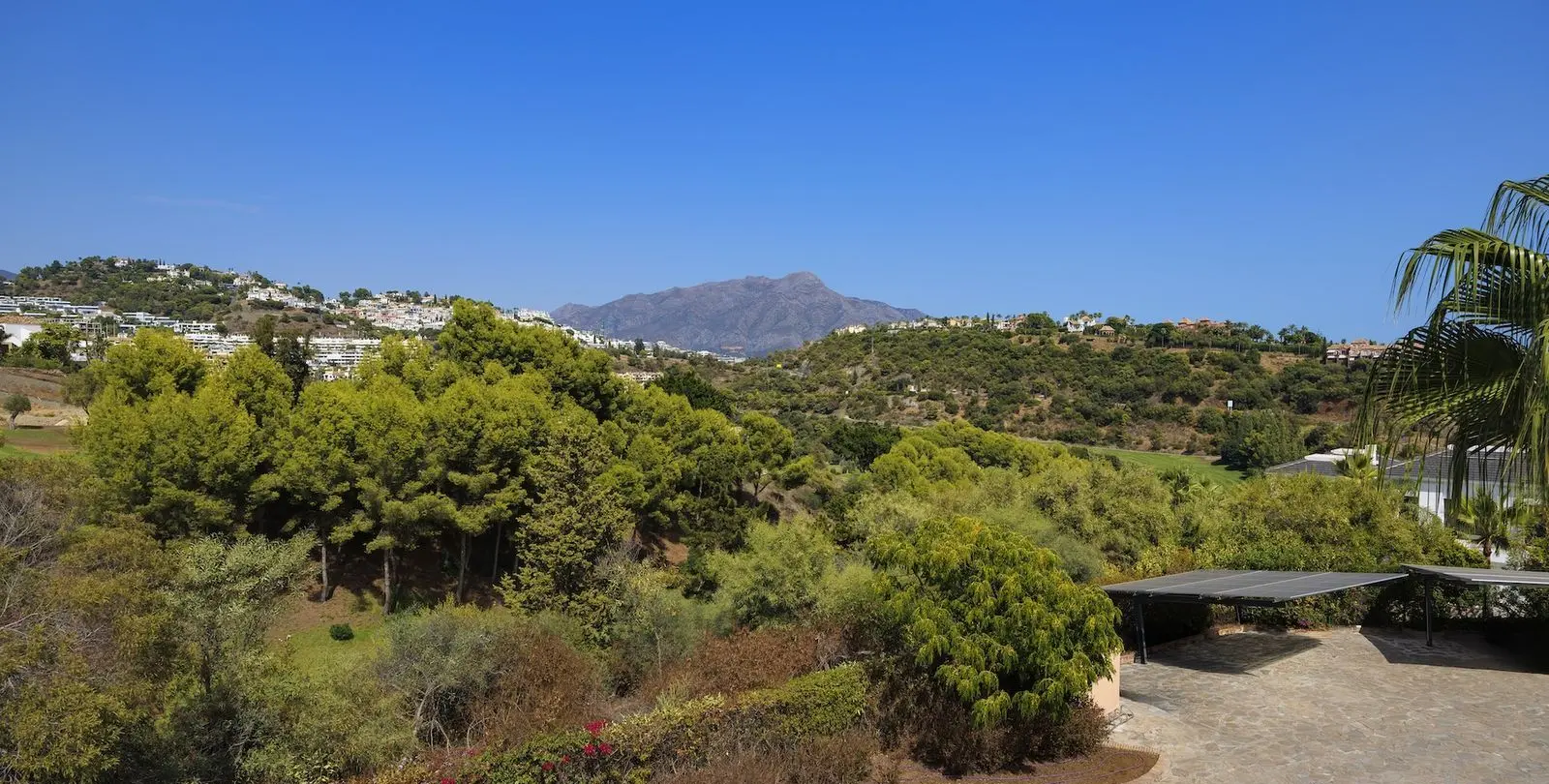 Sale of penthouse in Los Arqueros 13